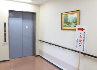 エレベーターと廊下